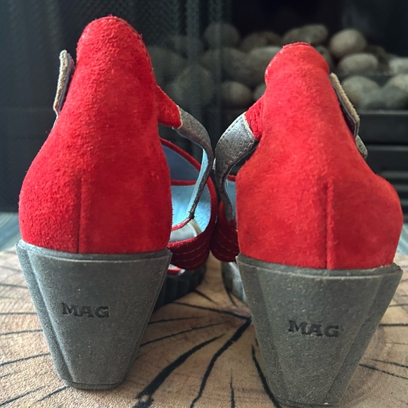 MAG Size 6.5 Red and Grey Wedge Sandals - Picture 5 of 8